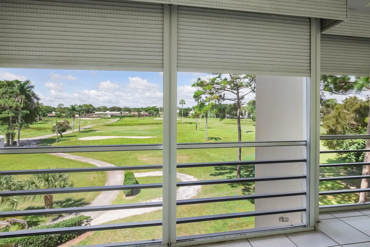 Unit 402 photo 28