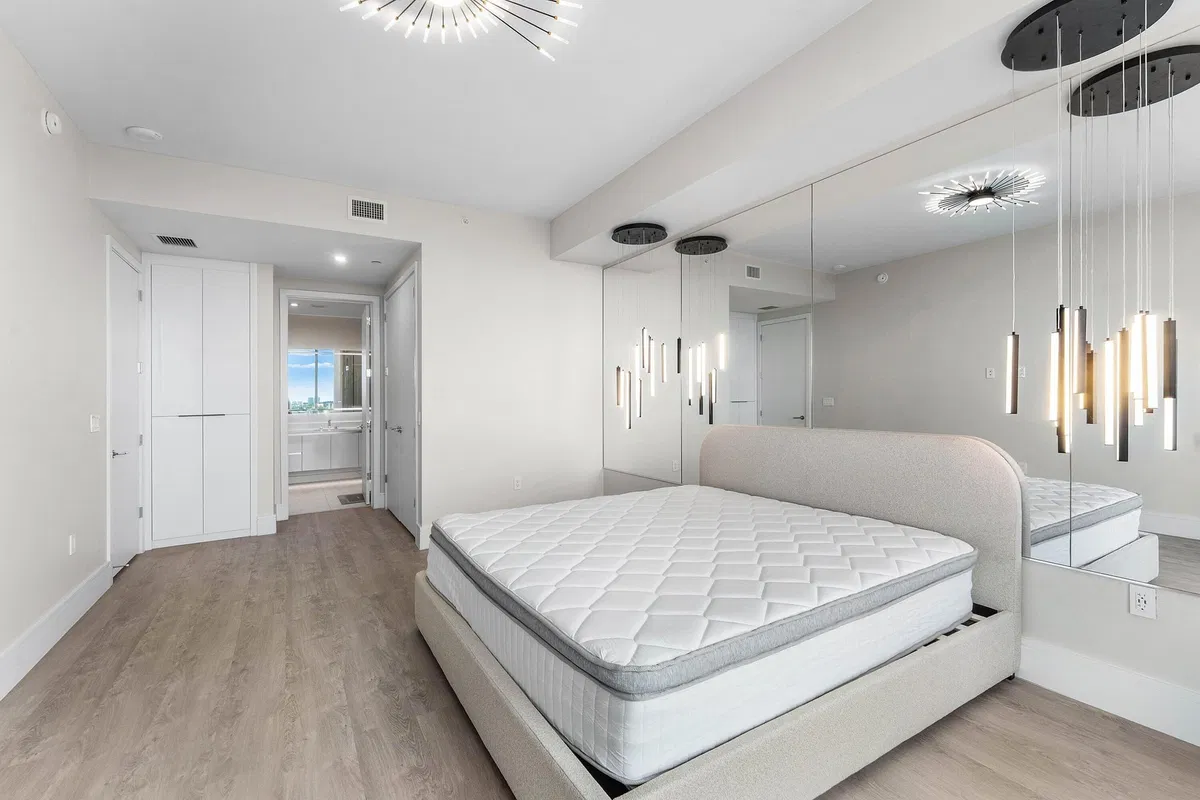 Nautilus 220 Unit 917 photo 19