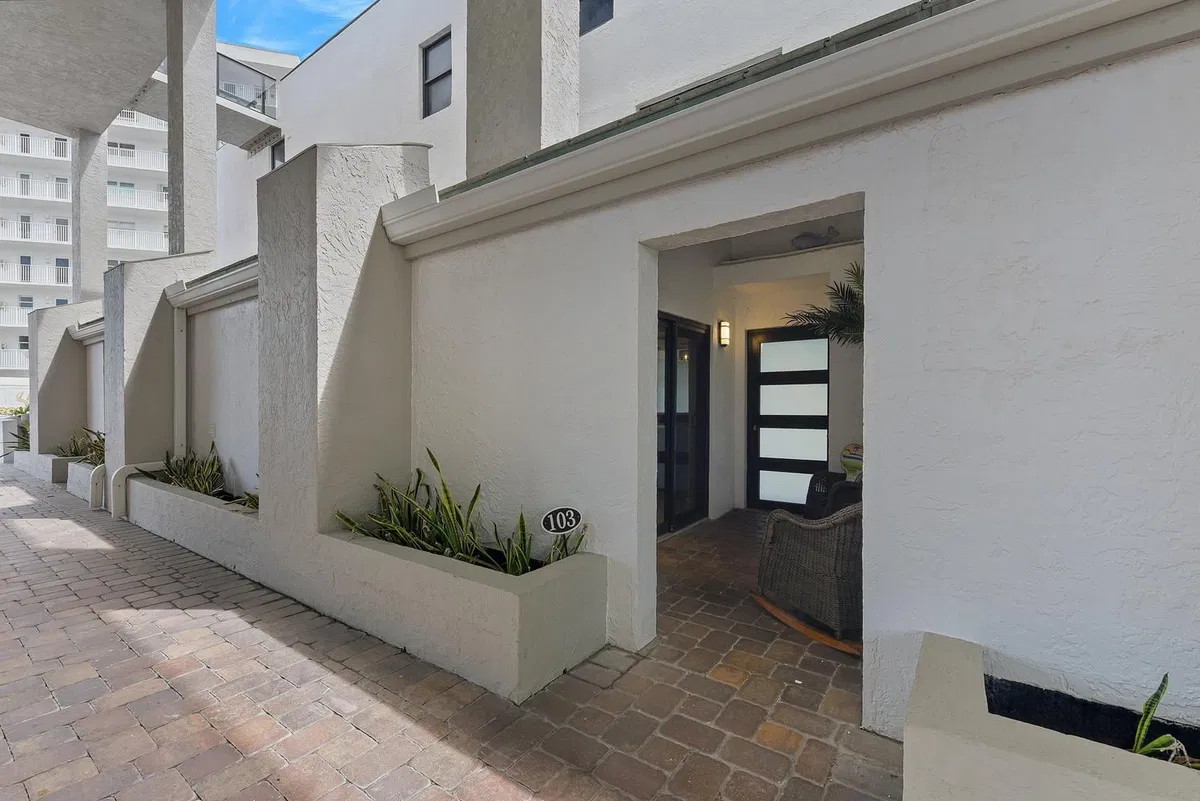 Unit 103 photo 43