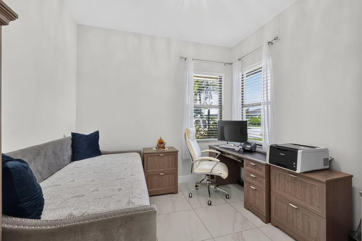 Residence photo 28