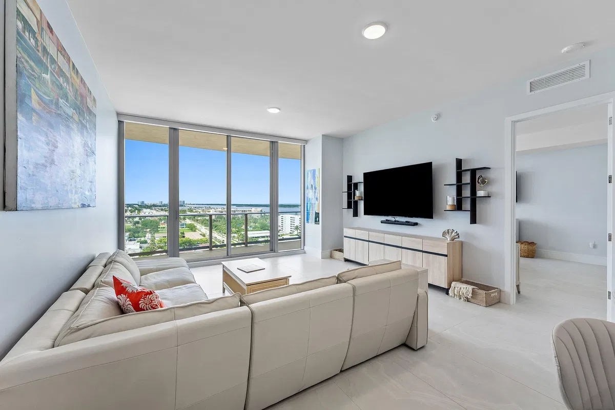 Nautilus 220 Unit 1209 photo 19