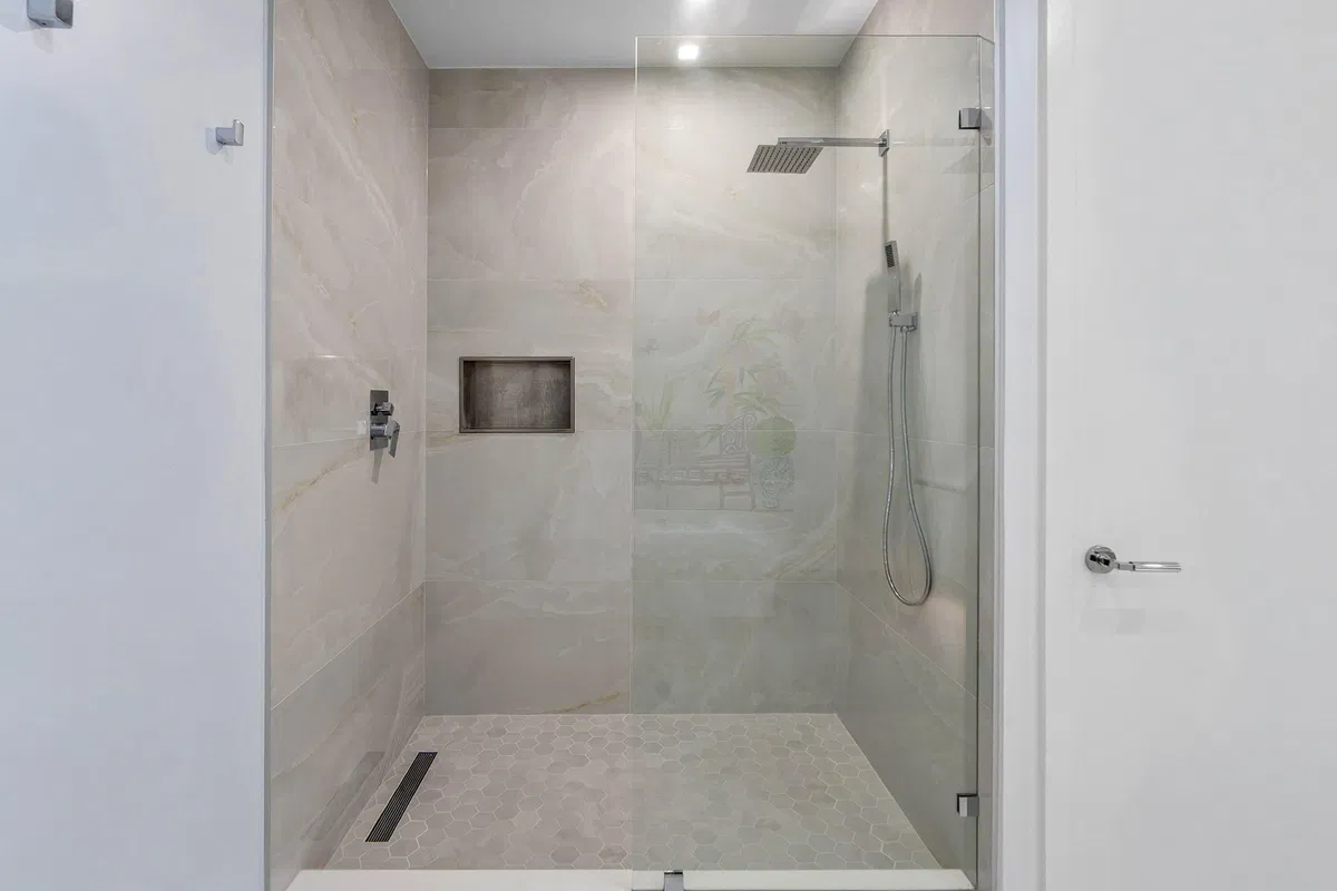 Nautilus 220 Unit 1209 photo 37