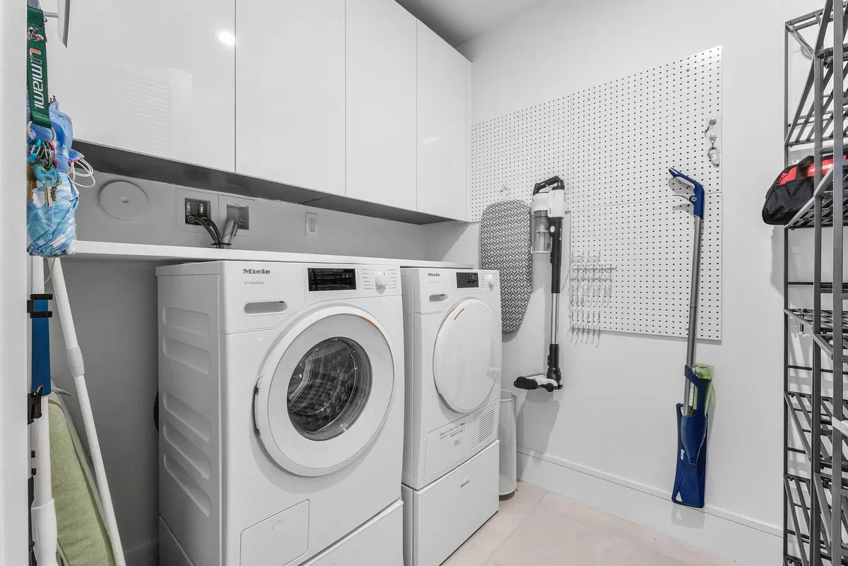 Nautilus 220 Unit 1209 photo 55
