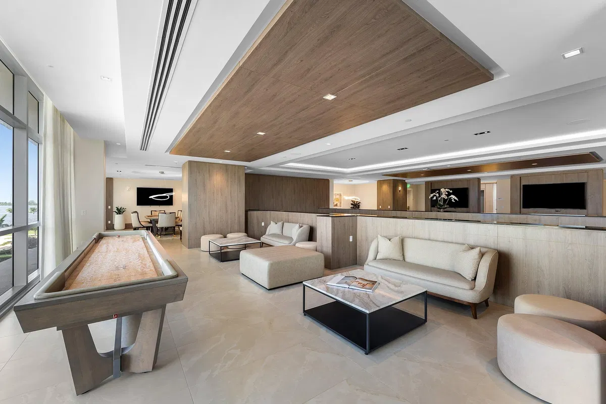 Nautilus 220 Unit 1209 photo 64