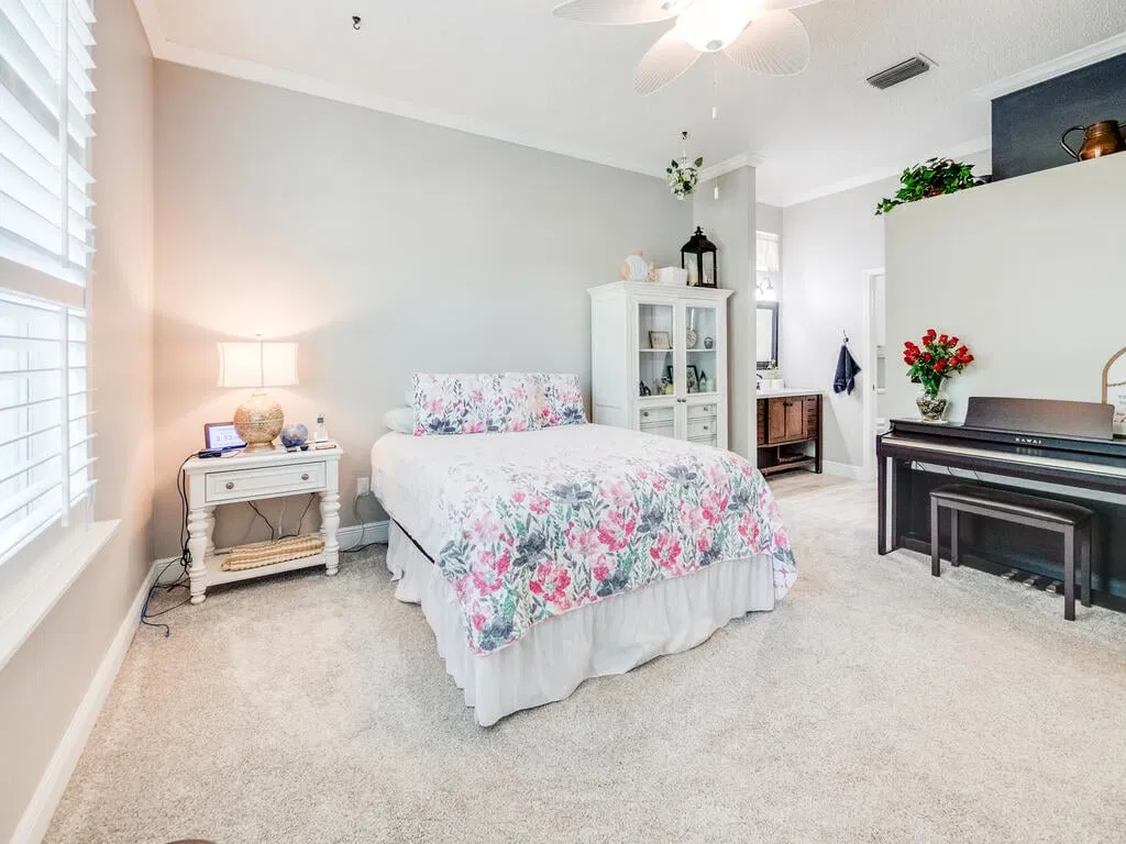  Residence photo 16