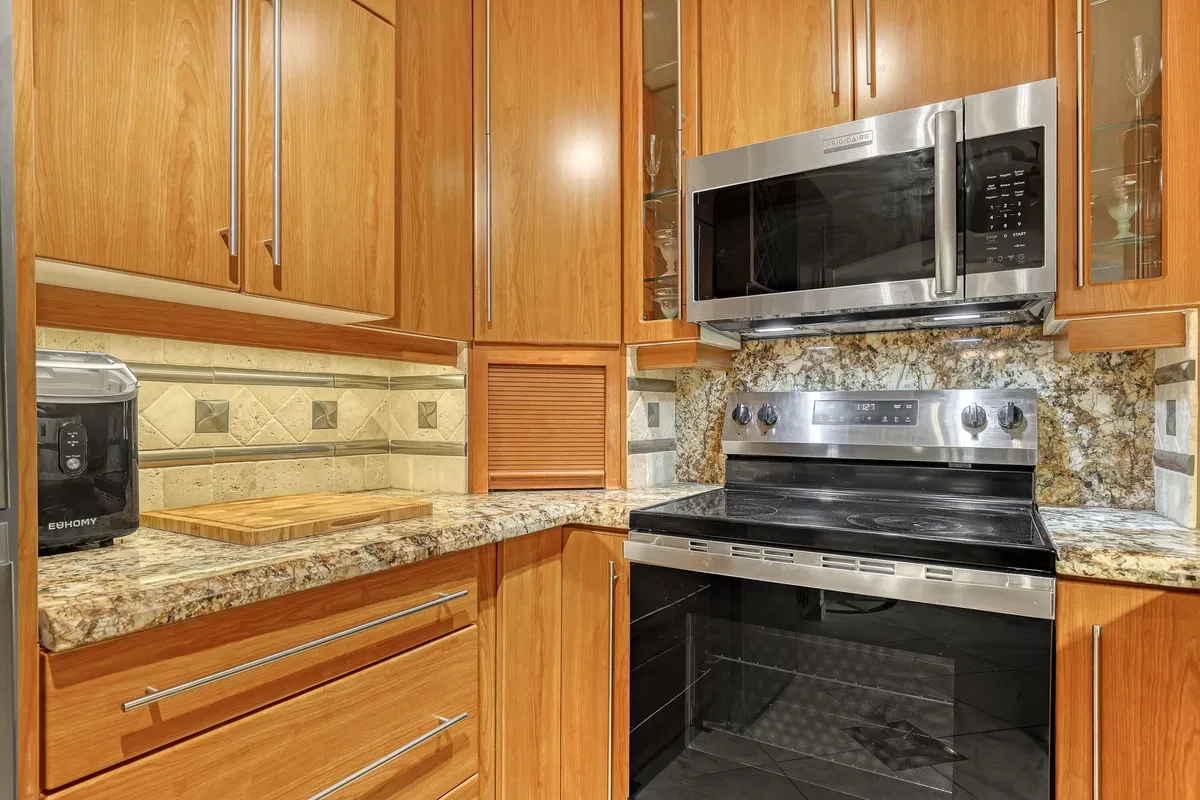 Singer Island Unit 304 photo 7