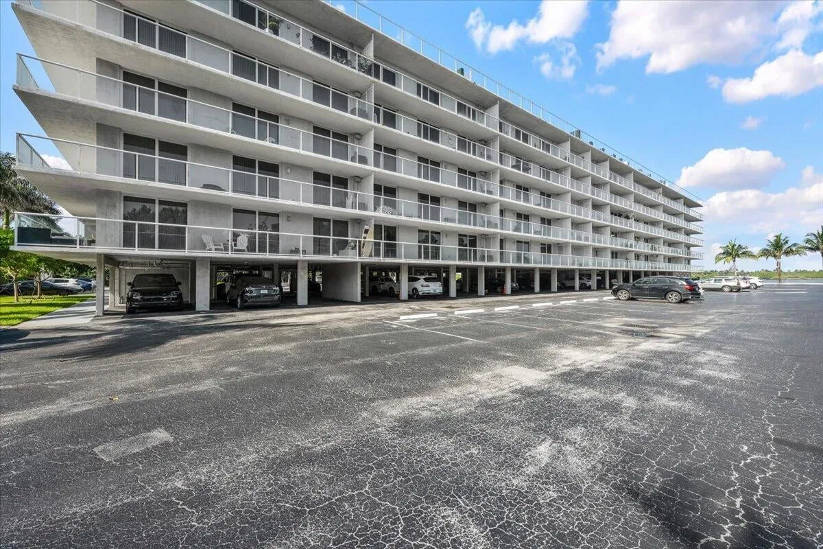 South Palm Beach Residence photo 25