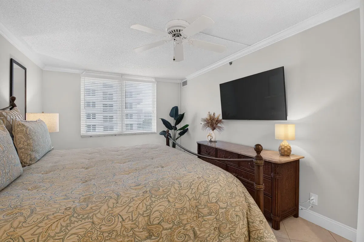 Unit 501 photo 16