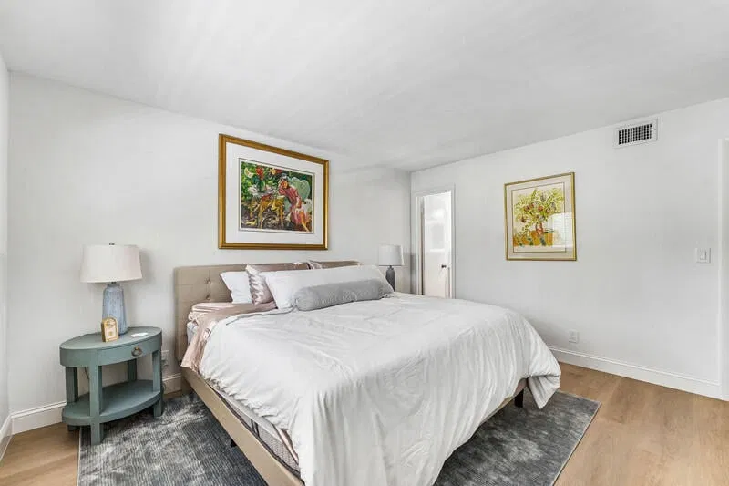 Unit 2100 photo 16