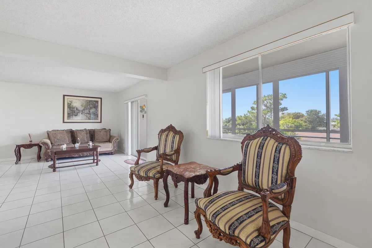Residence photo 10