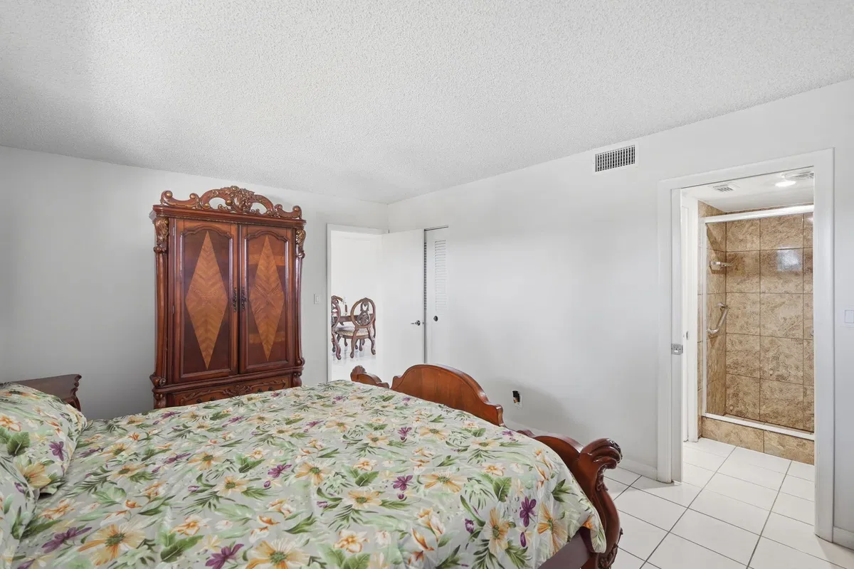 Residence photo 19