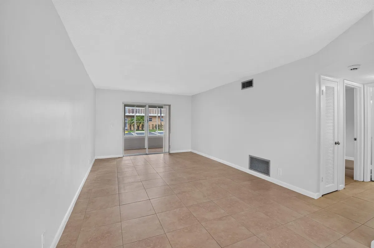 Unit 104 photo 4