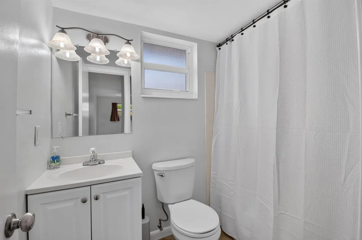 Unit 104 photo 13