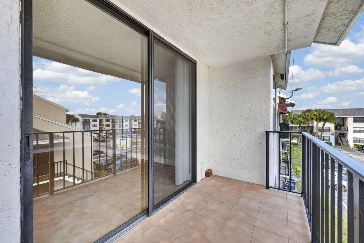 Unit 36 photo 19