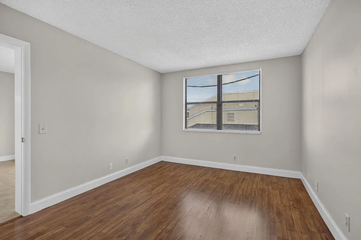 Unit 36 photo 28