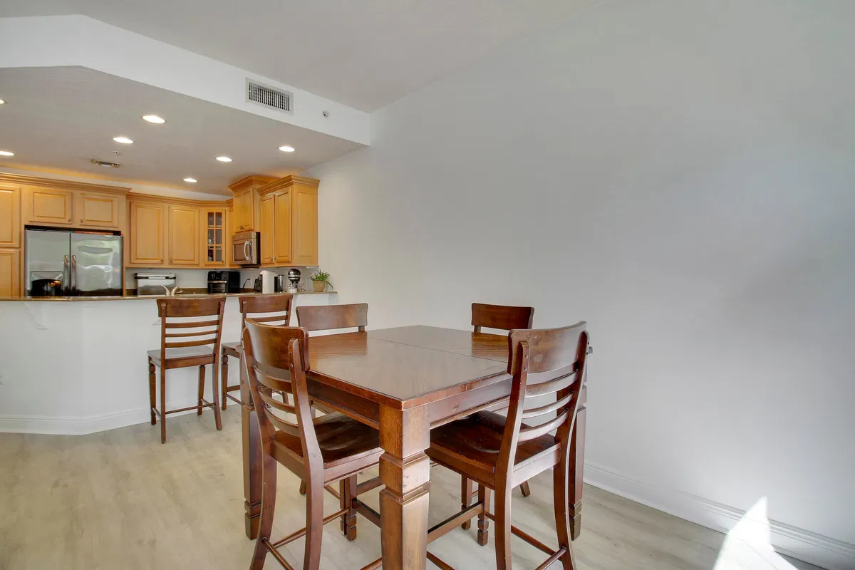  Residence photo 16