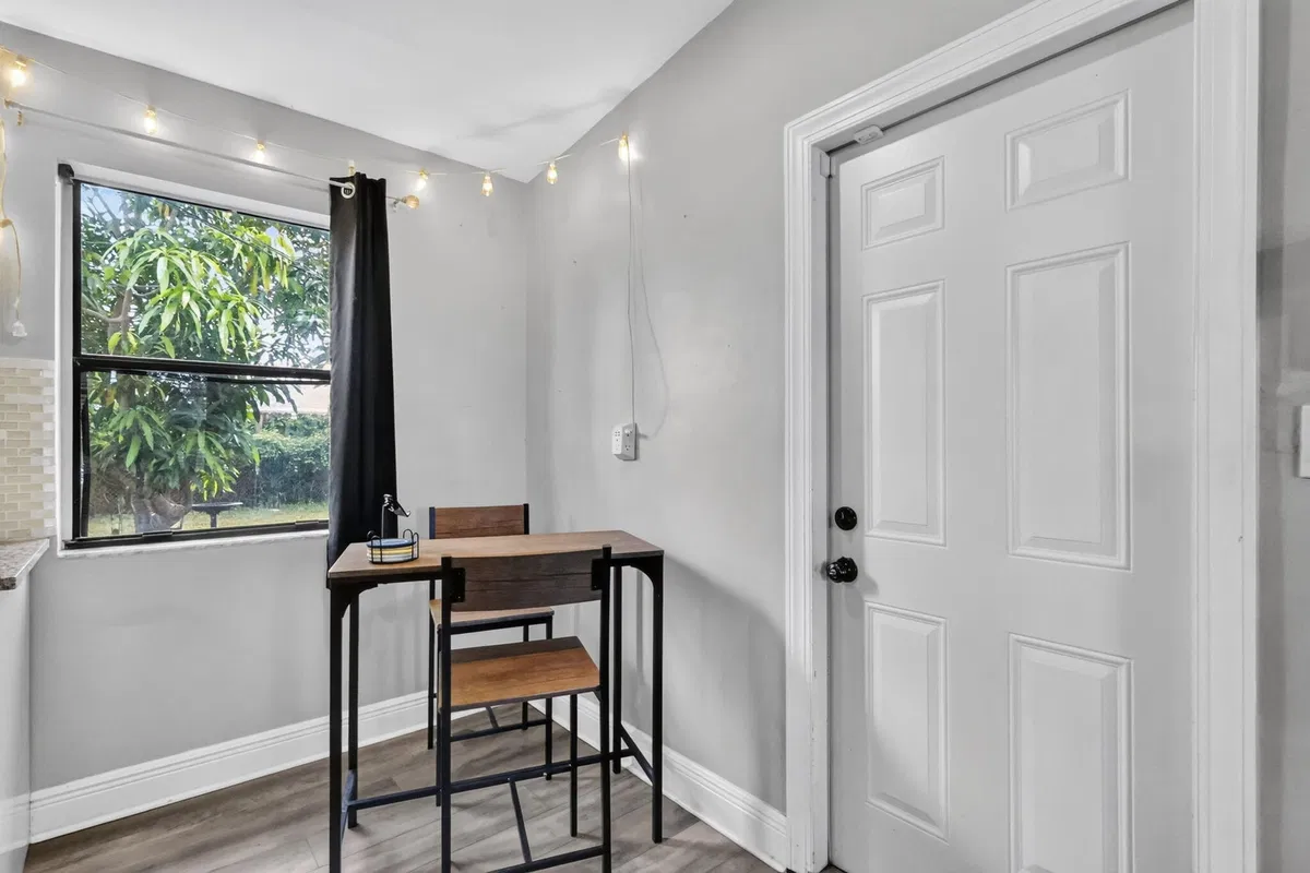  Residence photo 7
