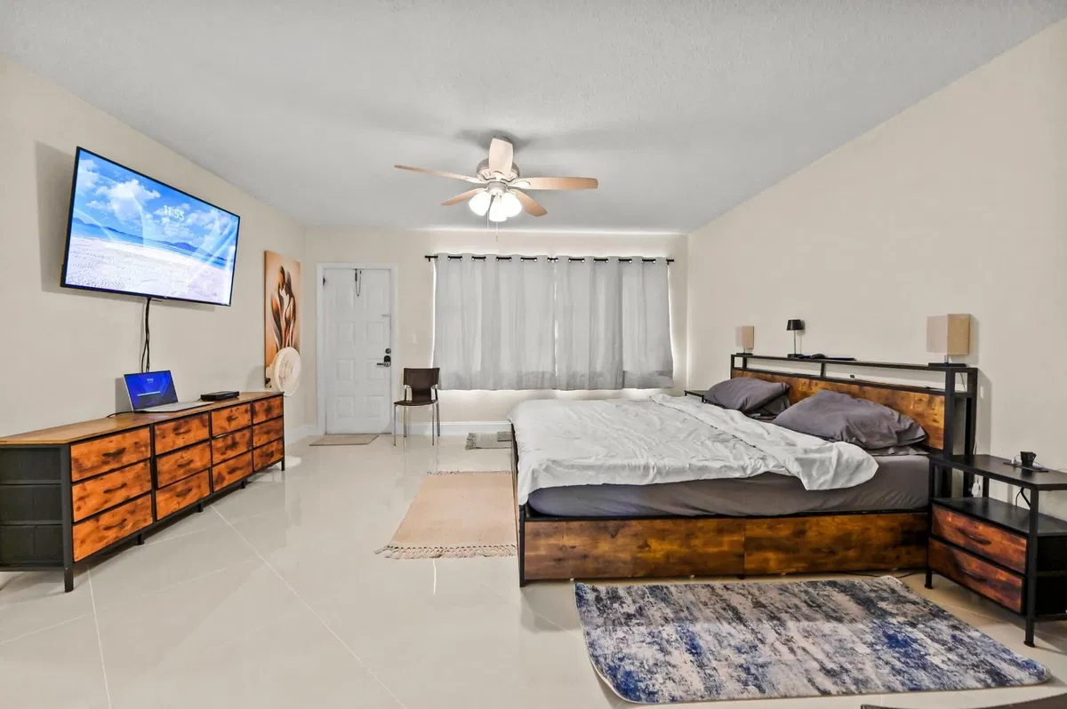 Unit C photo 19