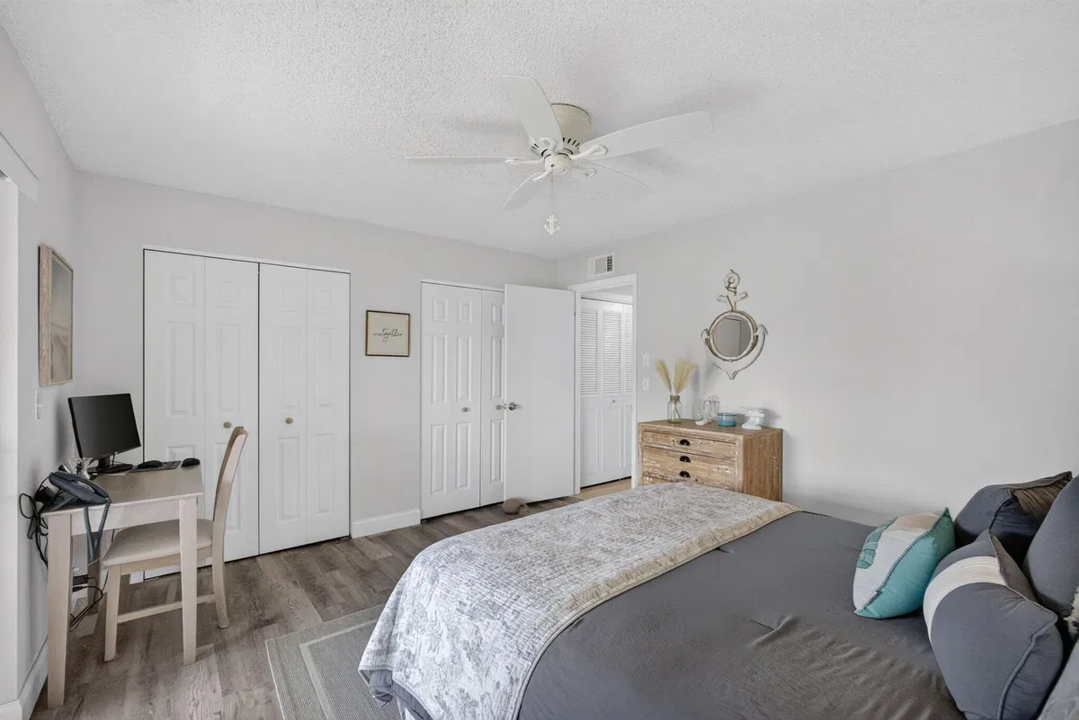 Unit 204 photo 16