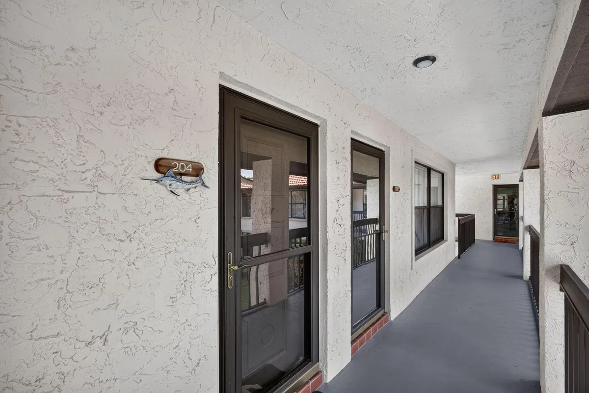 Unit 204 photo 22