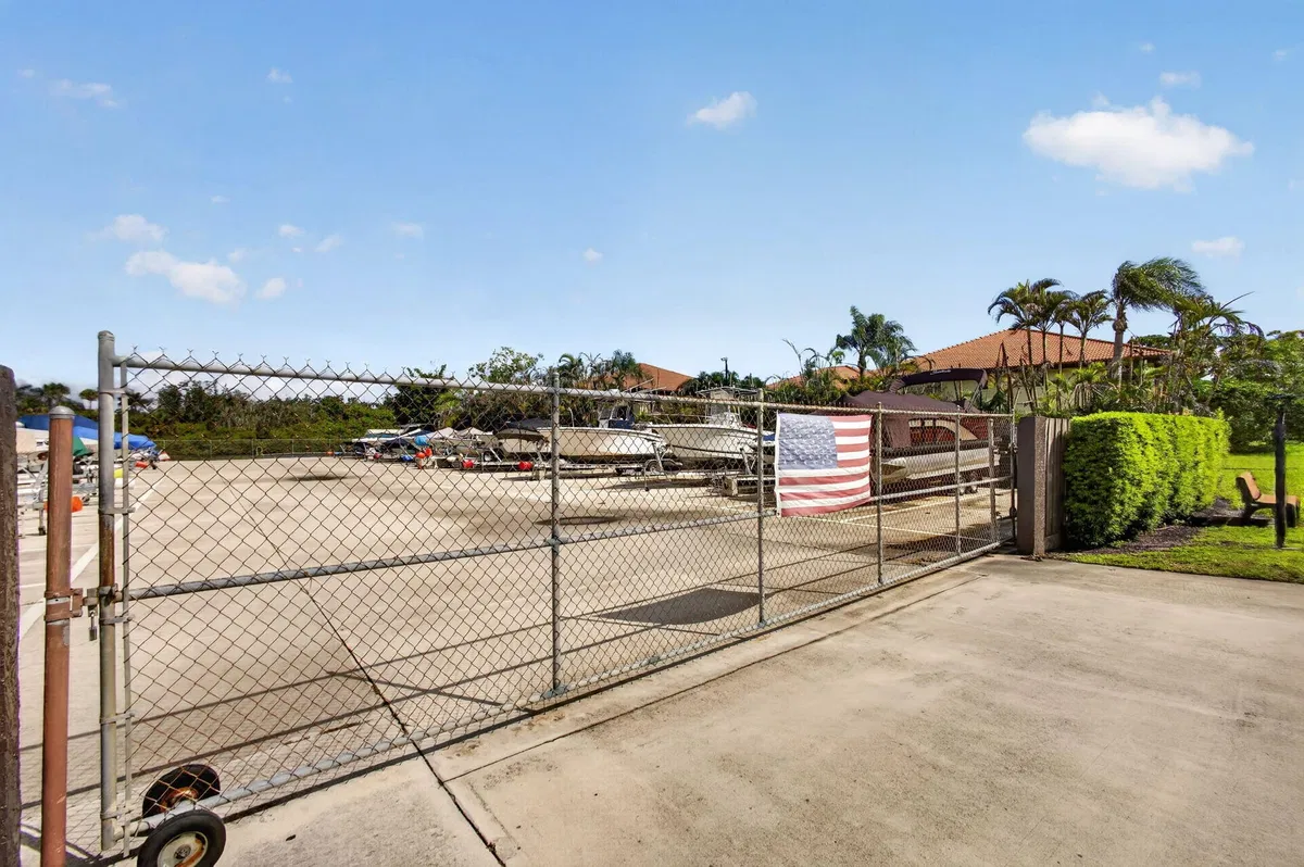 Unit 204 photo 25