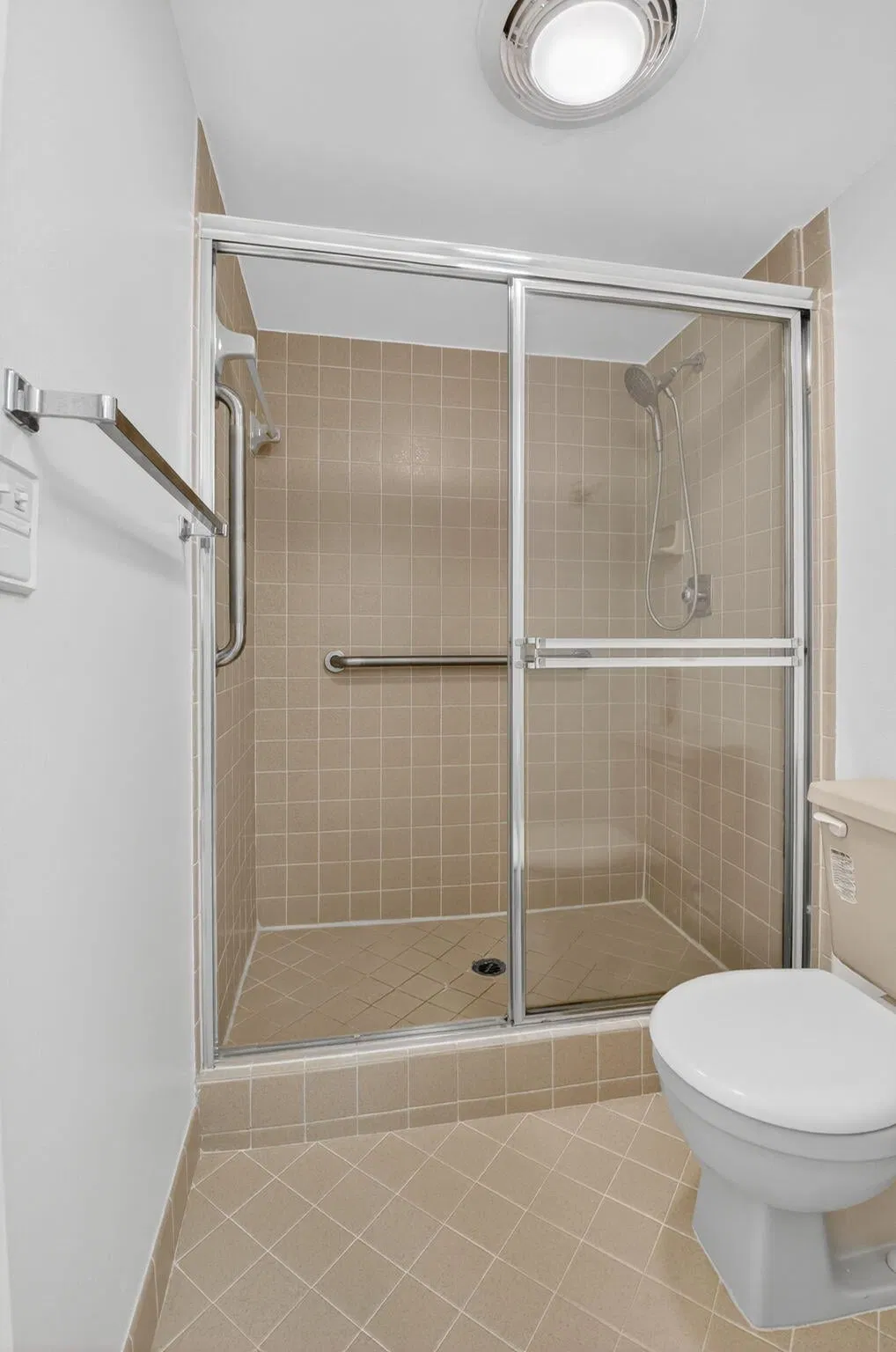 Unit 2140 photo 16
