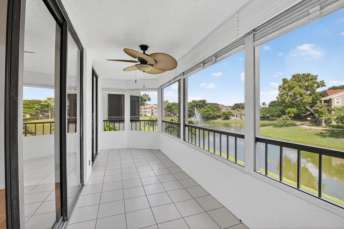 Unit 2140 photo 22