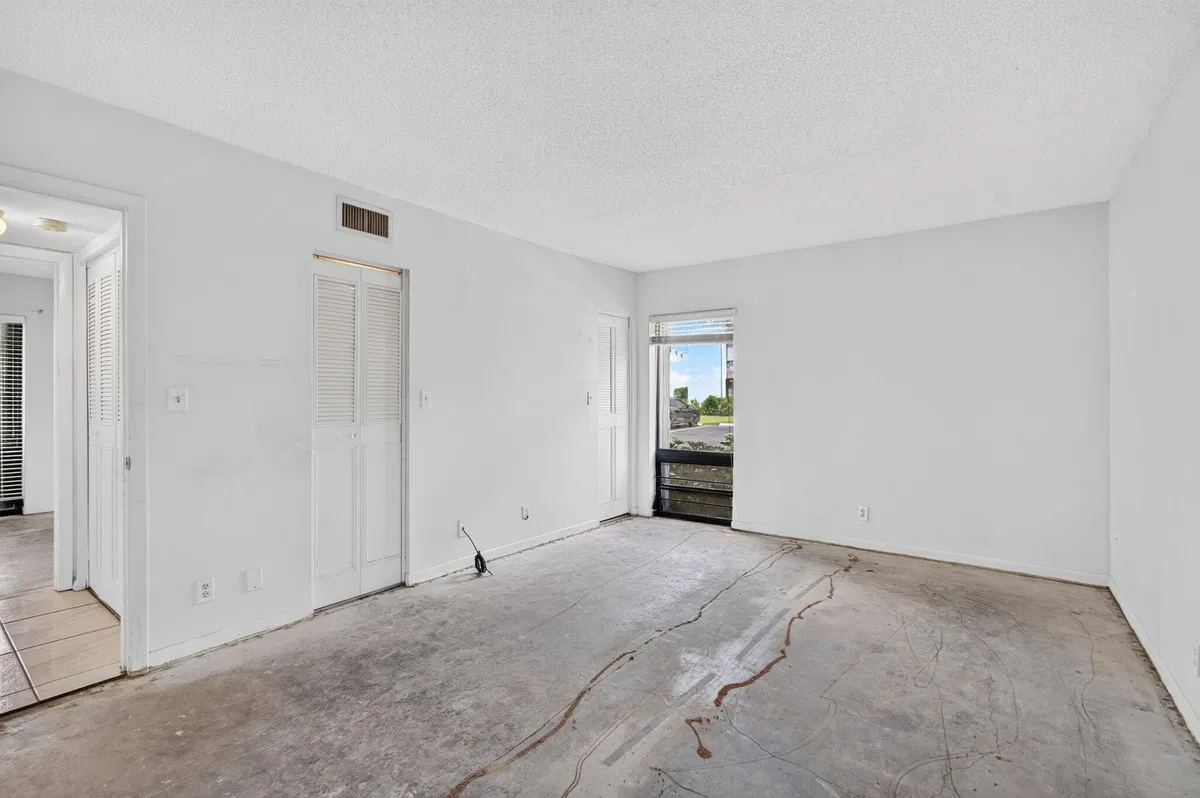Unit 124 photo 13