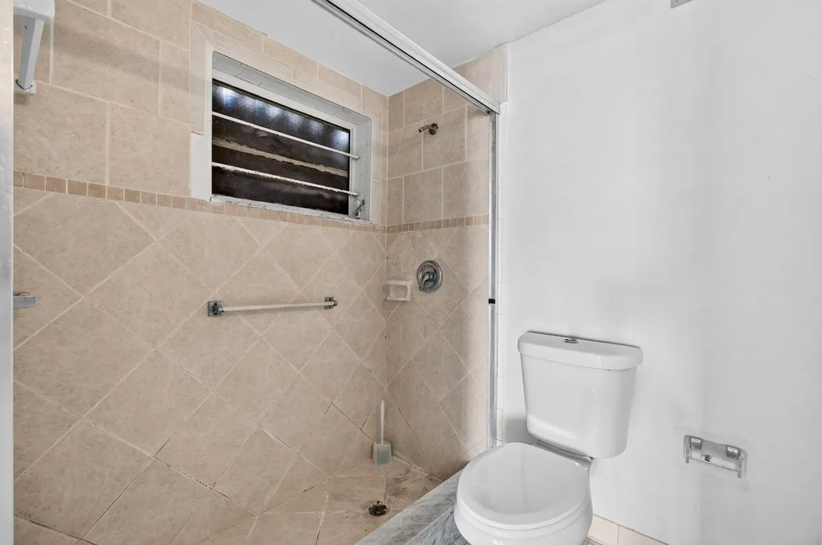 Unit 124 photo 16