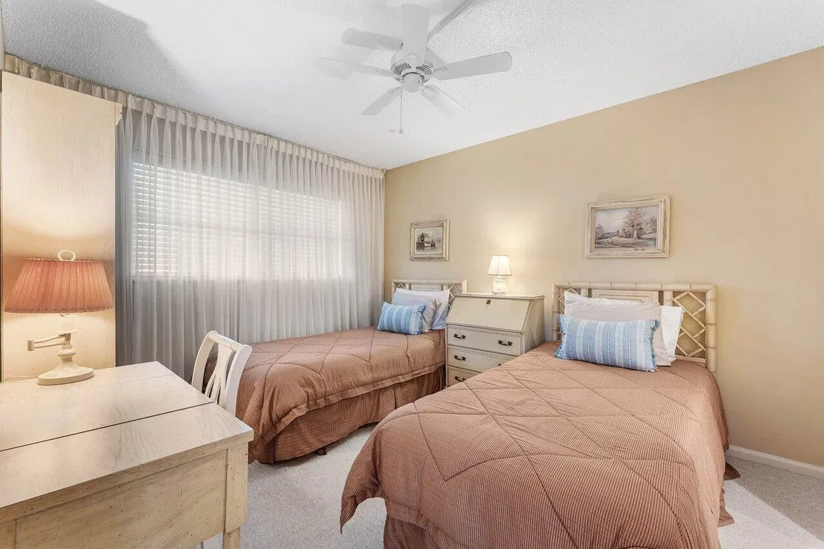Unit 309 photo 16