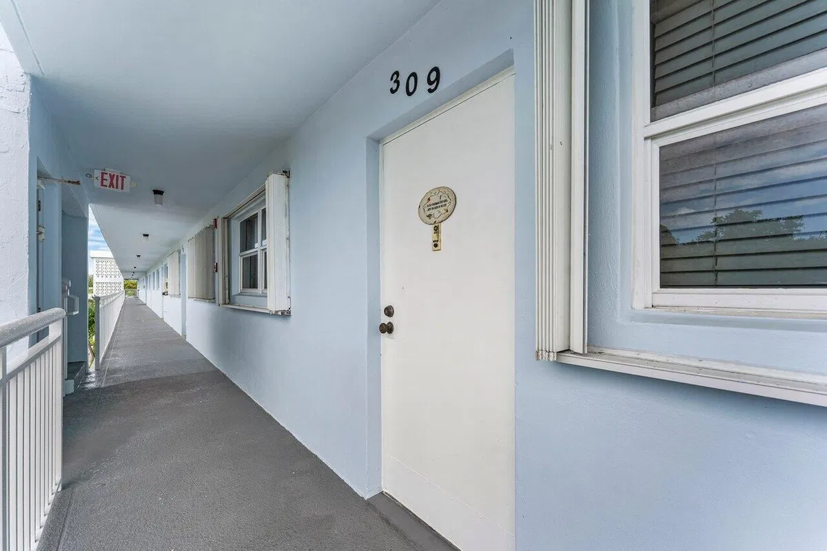 Unit 309 photo 19
