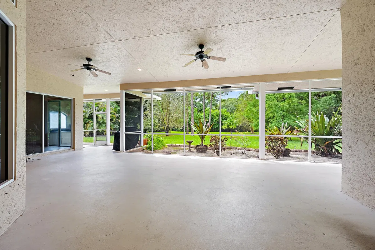Residence photo 19
