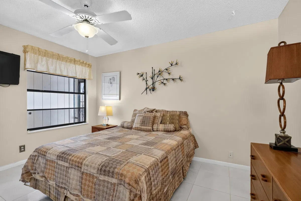  Residence photo 16