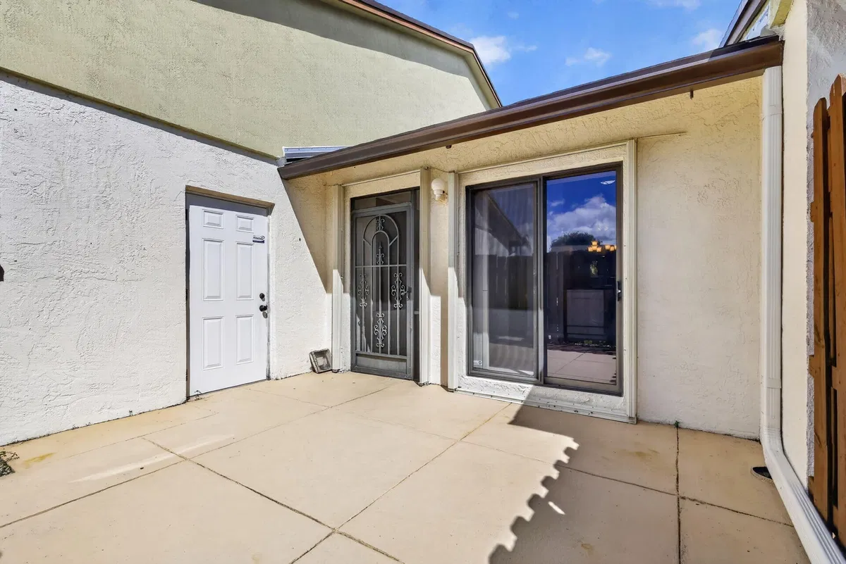  Residence photo 25