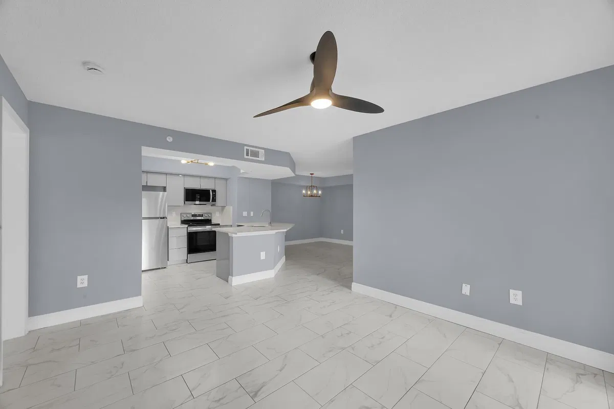 Unit 203 photo 7