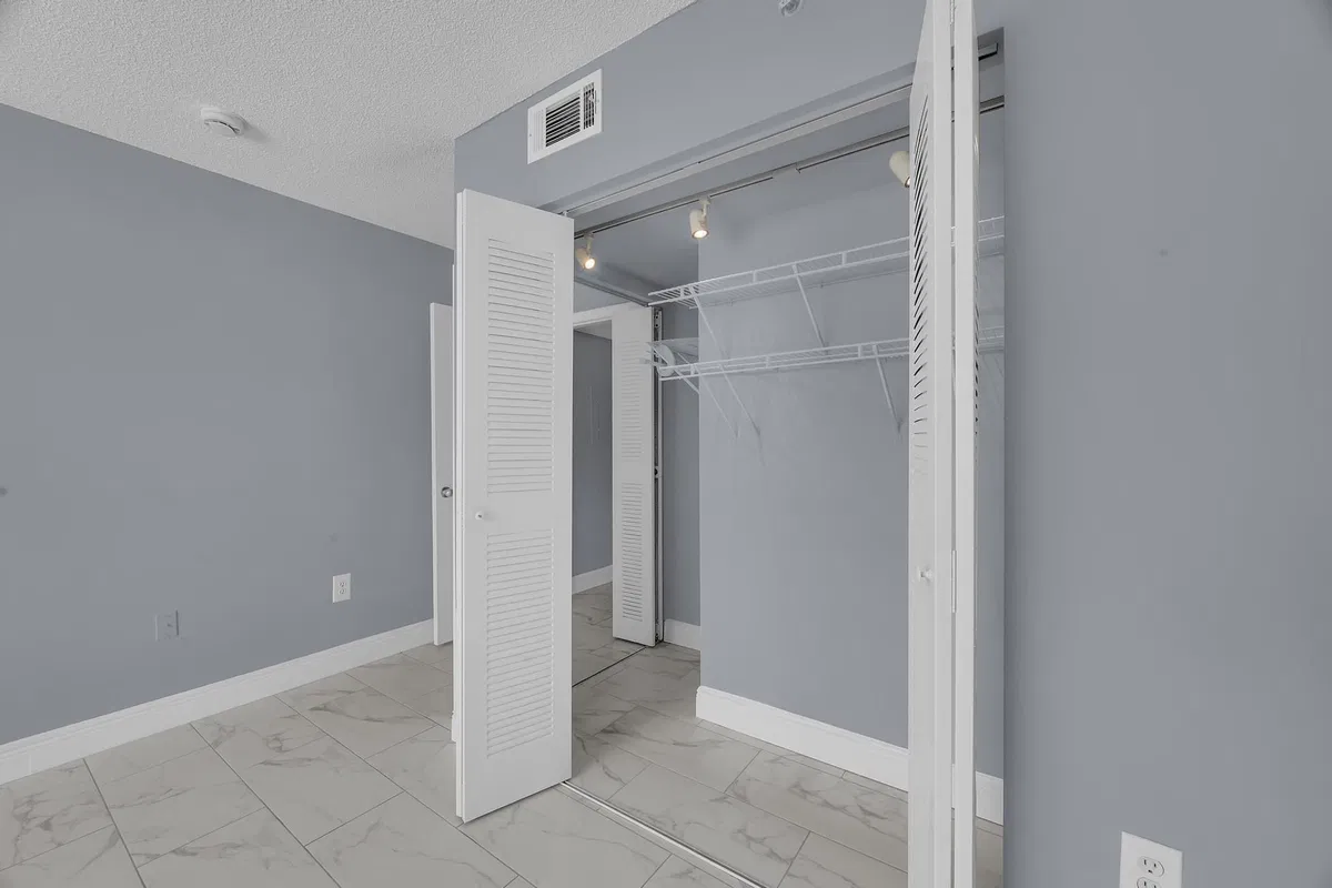 Unit 203 photo 13
