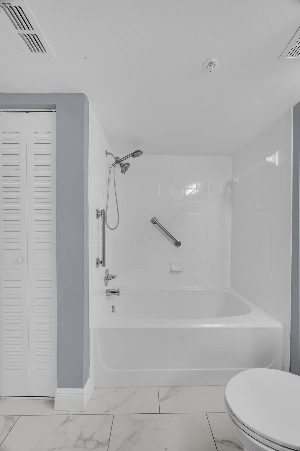 Unit 203 photo 16