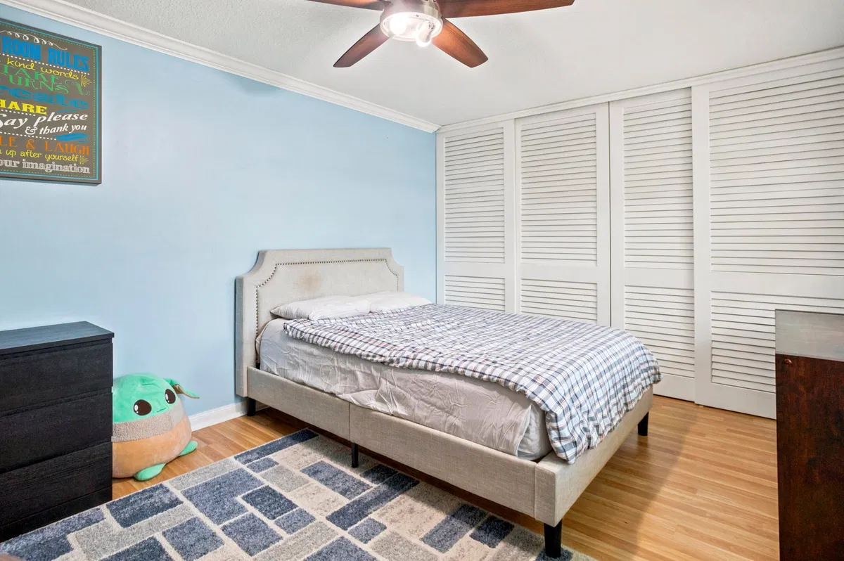 Unit 32B photo 22