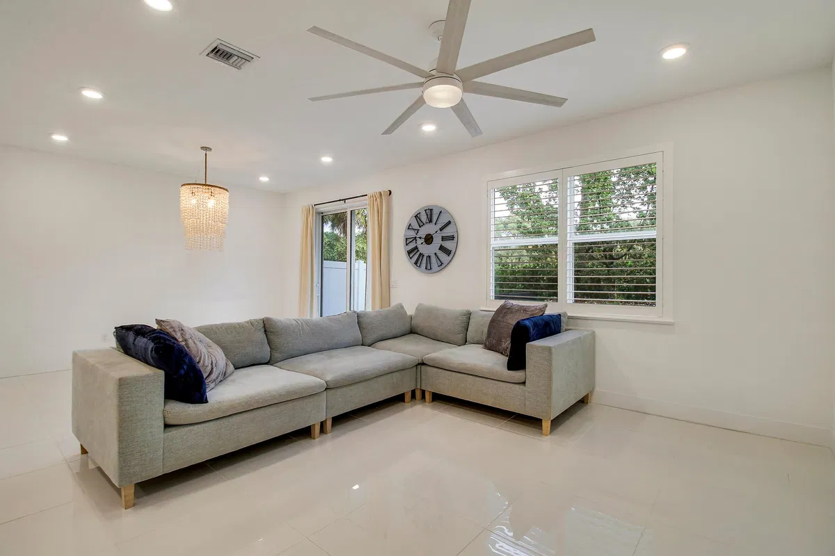 Unit 602 photo 16