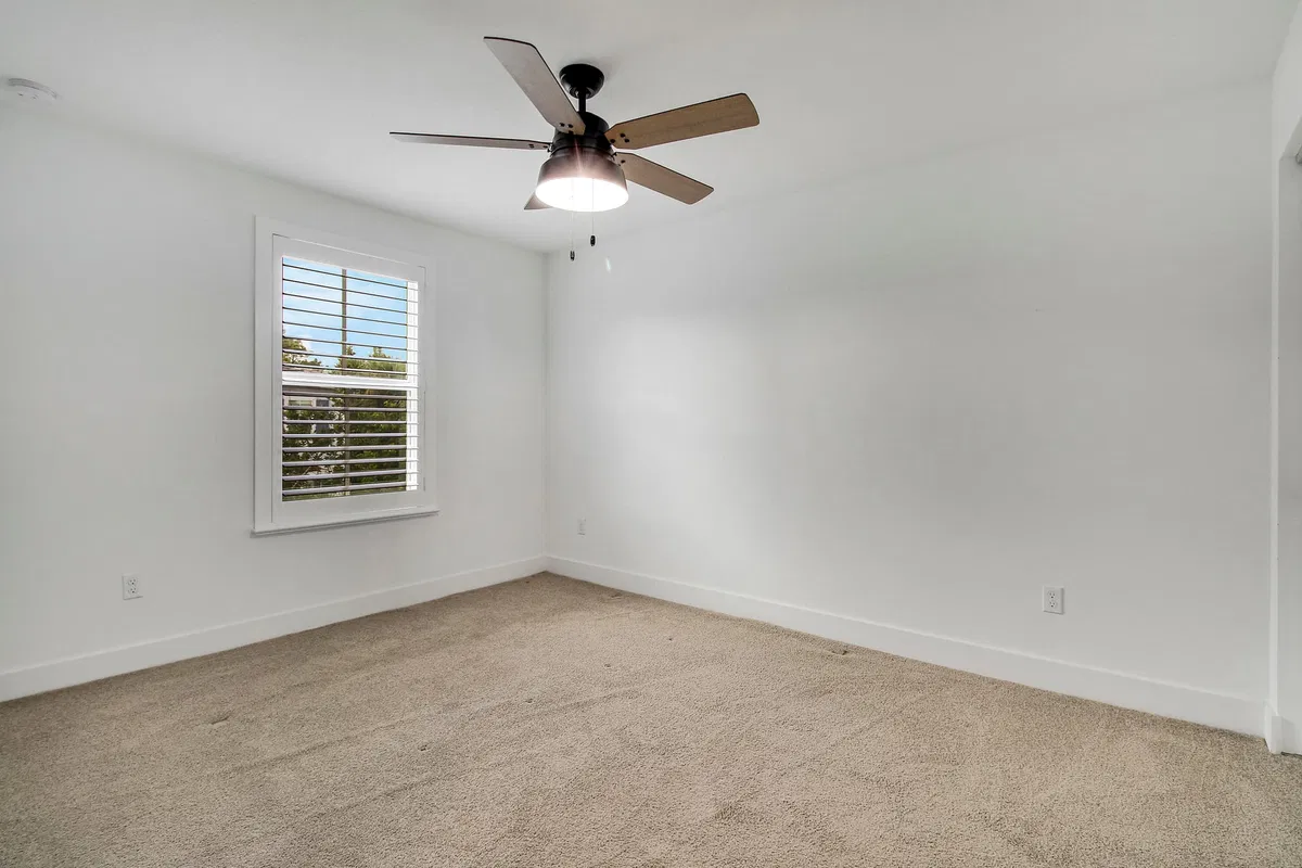 Unit 602 photo 28
