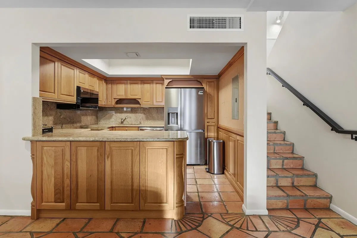  Unit 261 photo 13