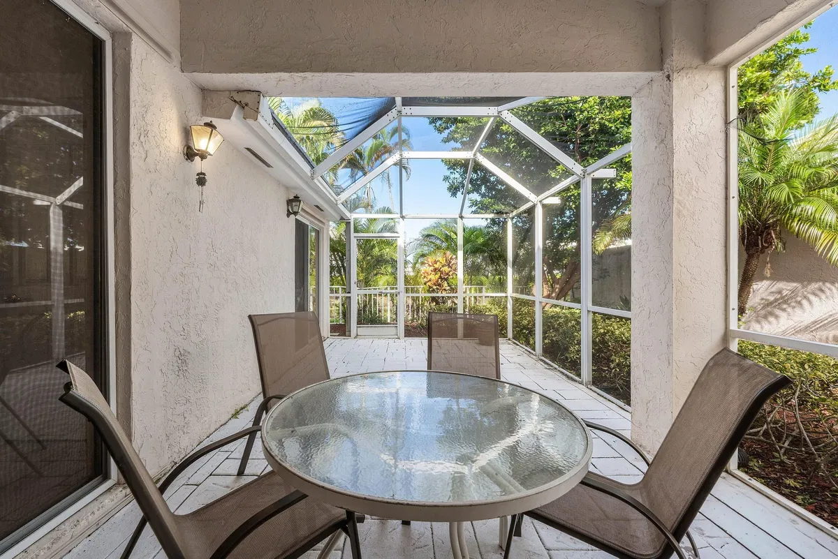  Residence photo 25