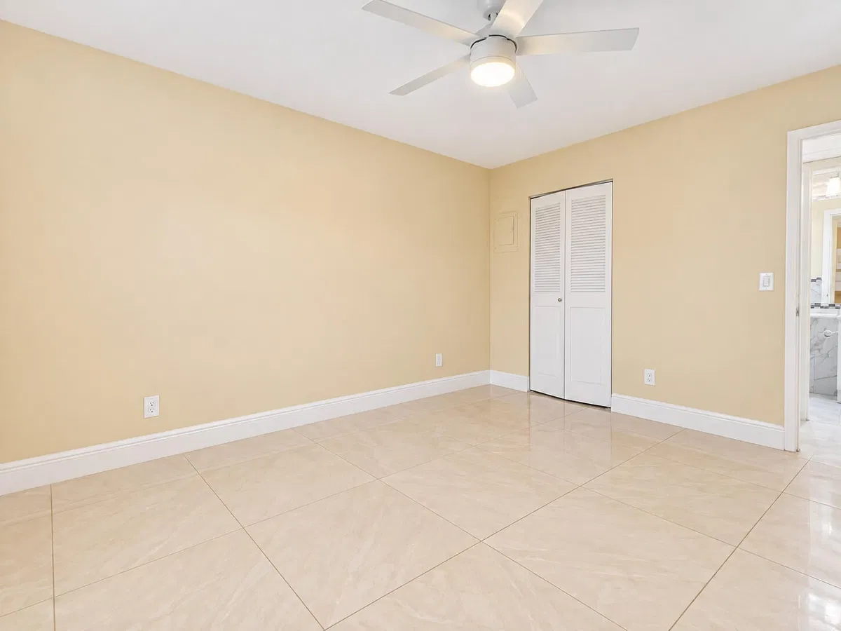 Residence photo 16