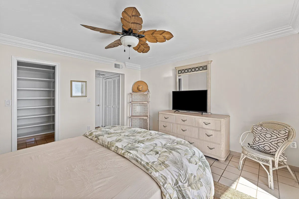 Unit 302 photo 28