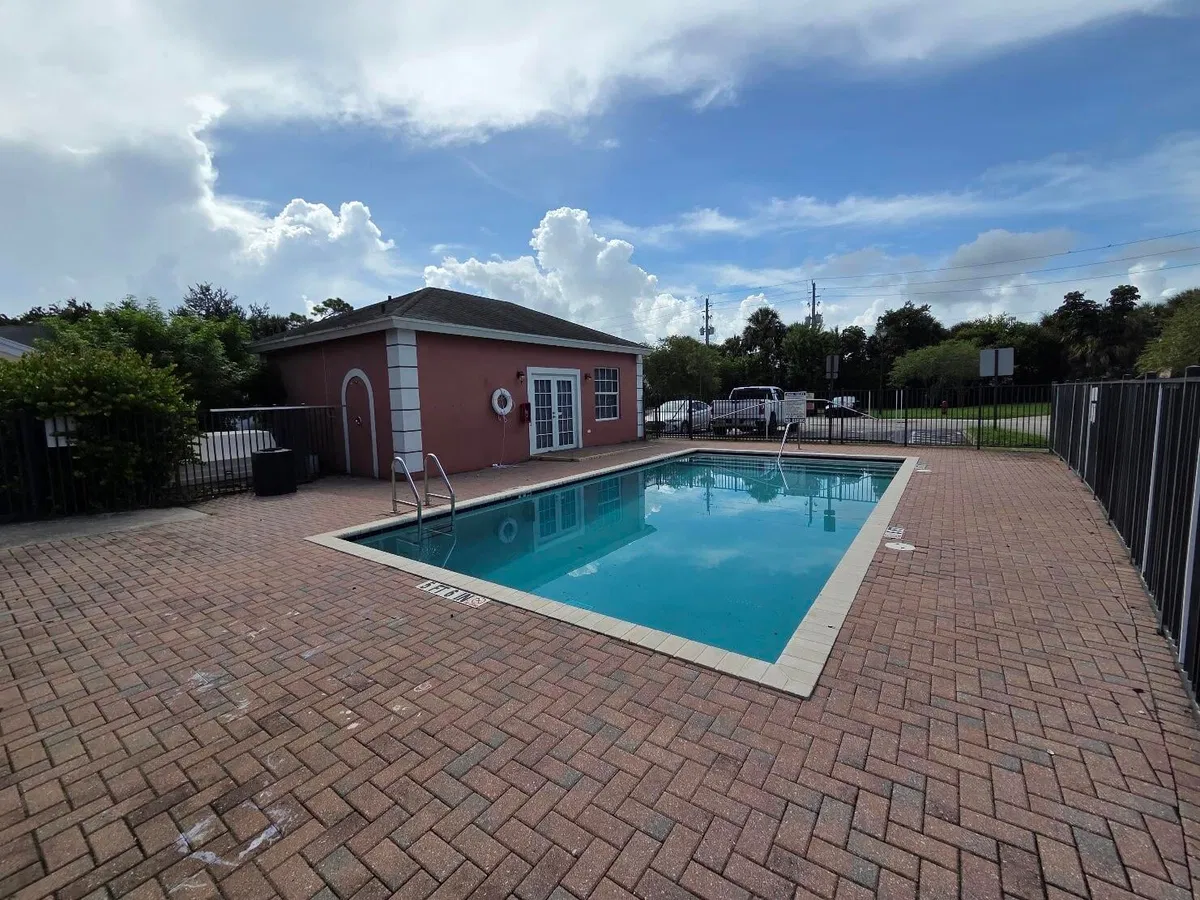 Residence photo 52