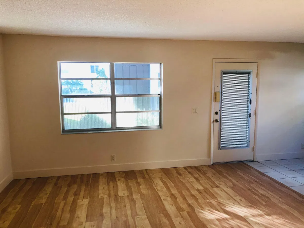 Unit 437 photo 7