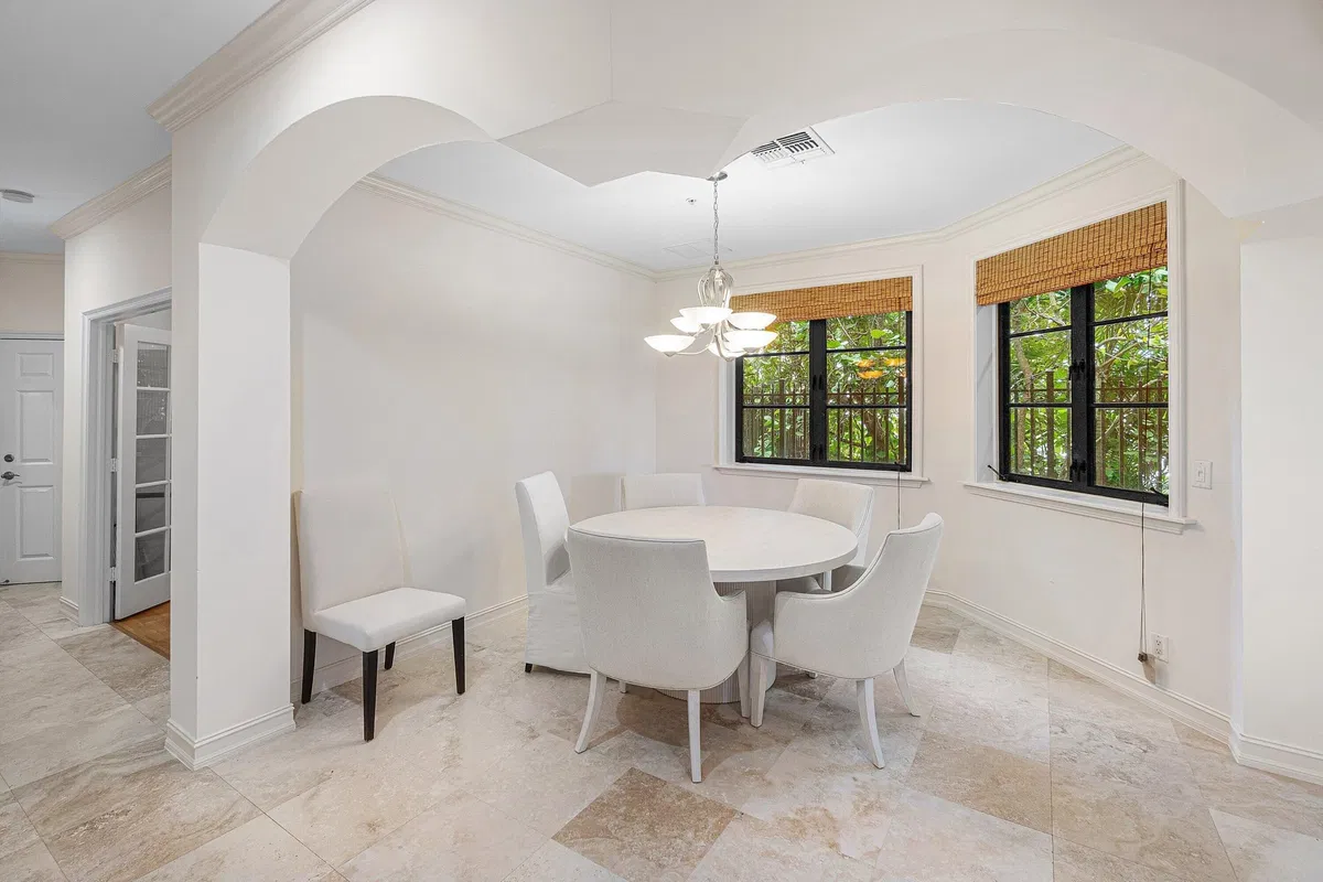 Residence photo 25