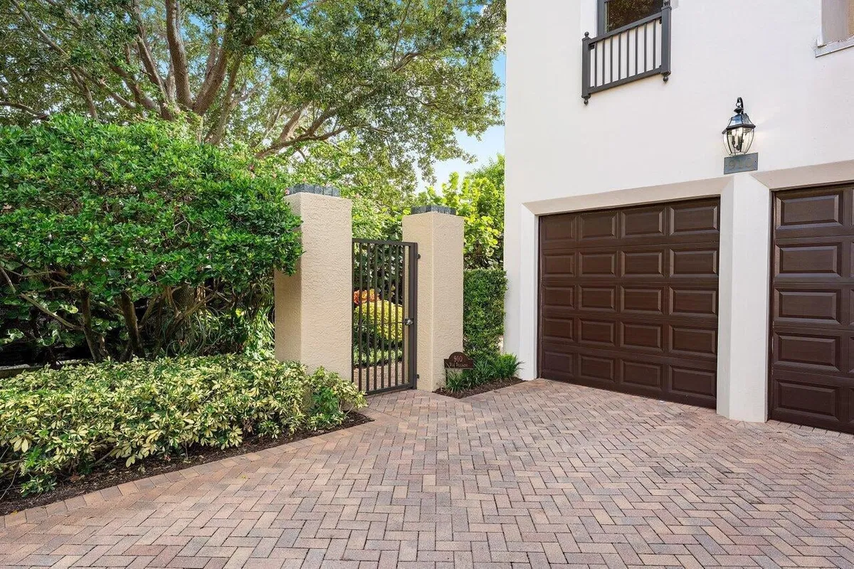 Residence photo 49