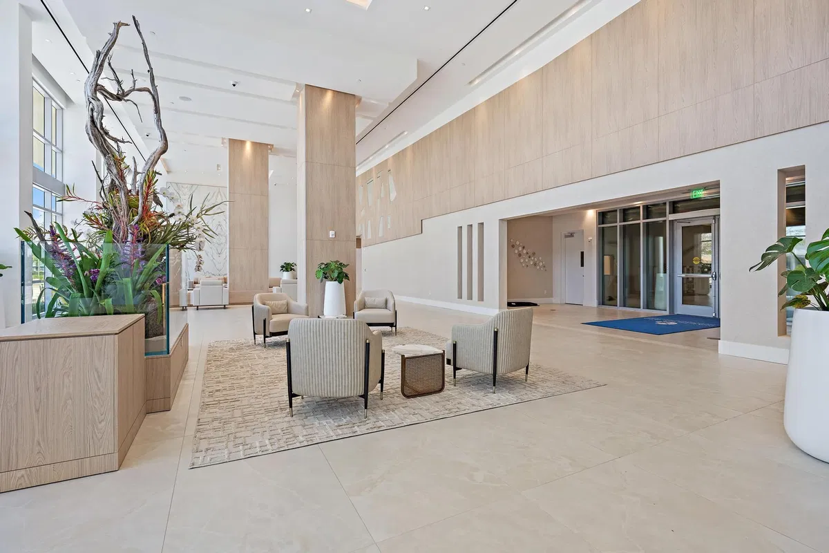 Nautilus 220 Unit 2212 photo 22