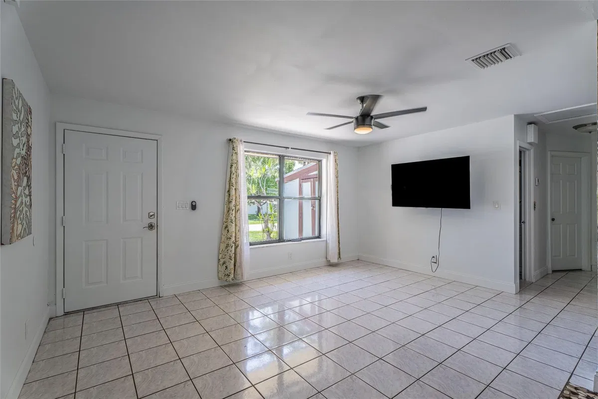 Residence photo 4